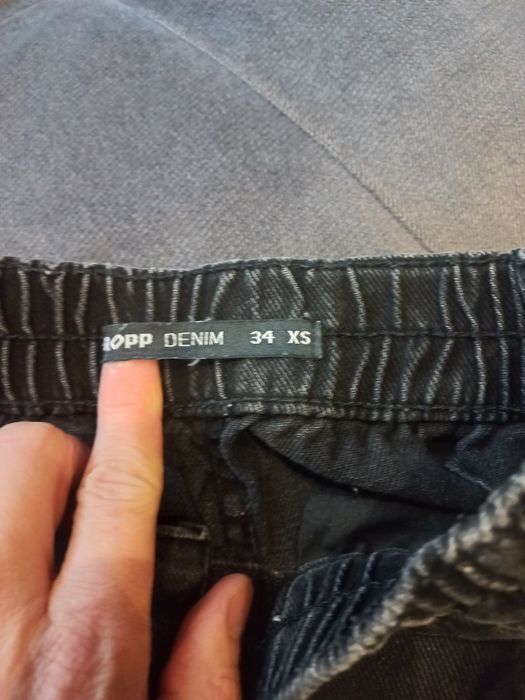 Jeansy Cropp czarne  34 XS