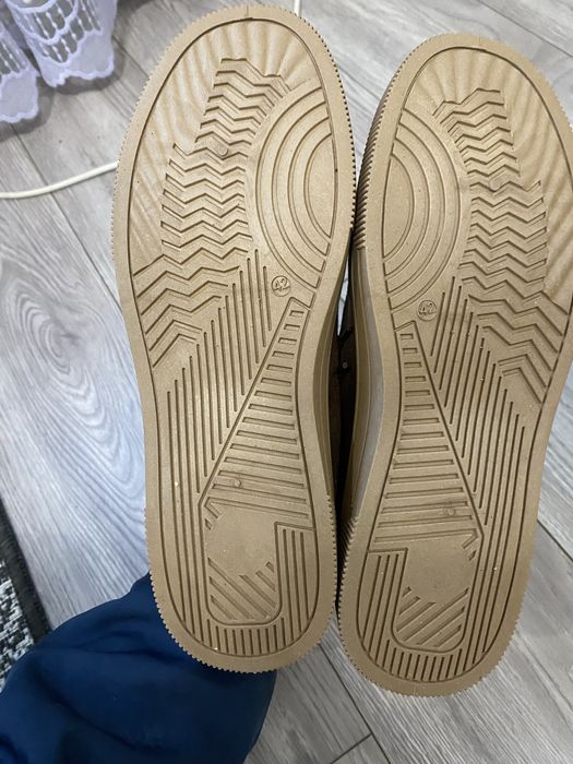 Кросівки 42 рр , нові