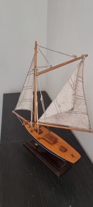 Modelo de barco Veleiro