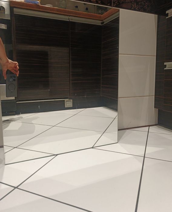 Lustro łazienkowe z szafką