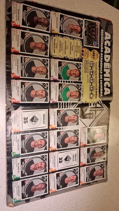 Caderneta de futebol 2014-2.15 nao esta completa mas tem muitos cromos