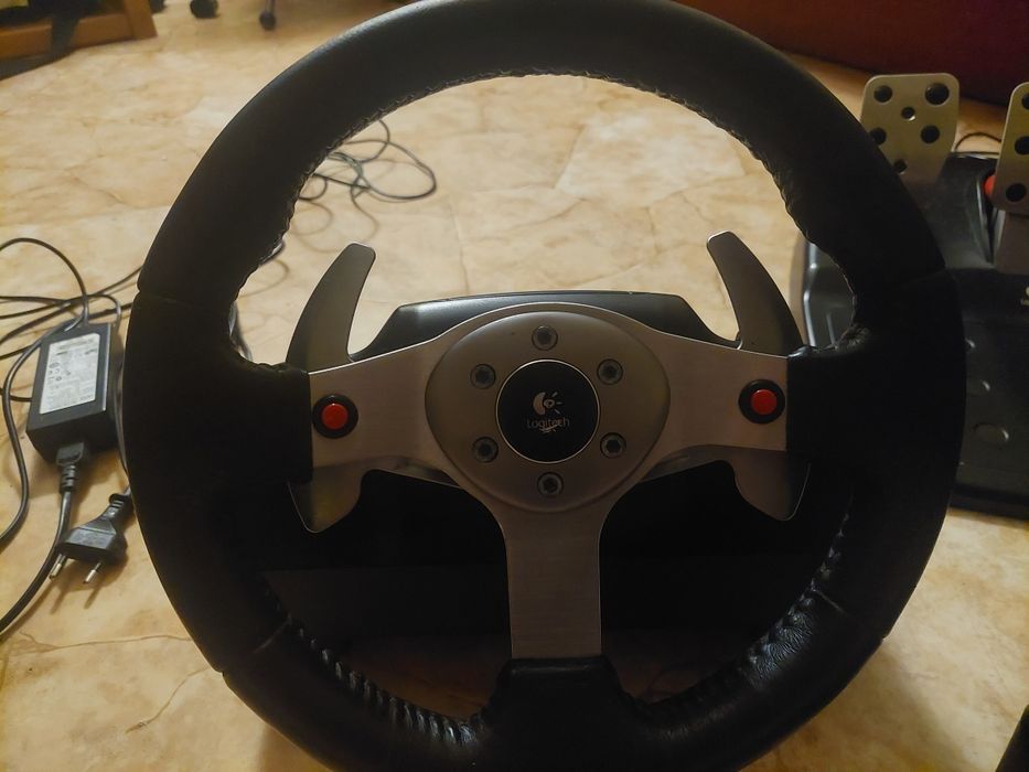 Игровой руль Logitech G25