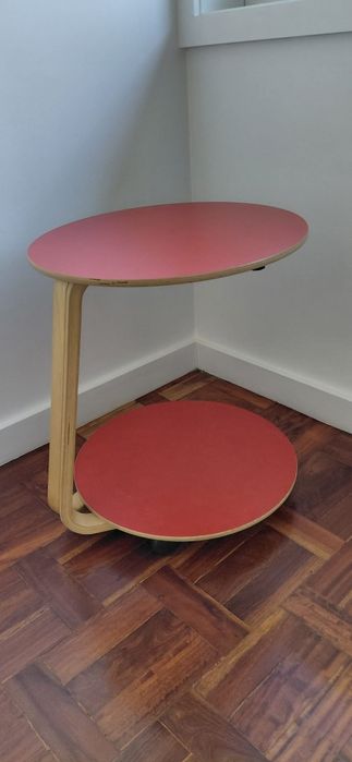 Mesa cabeceira Ikea muito boa