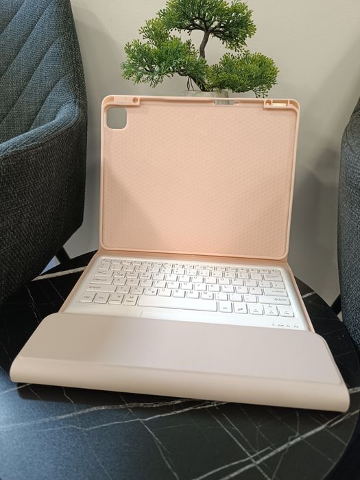 Чохол з магнітною блютуз клавіатурою для iPad