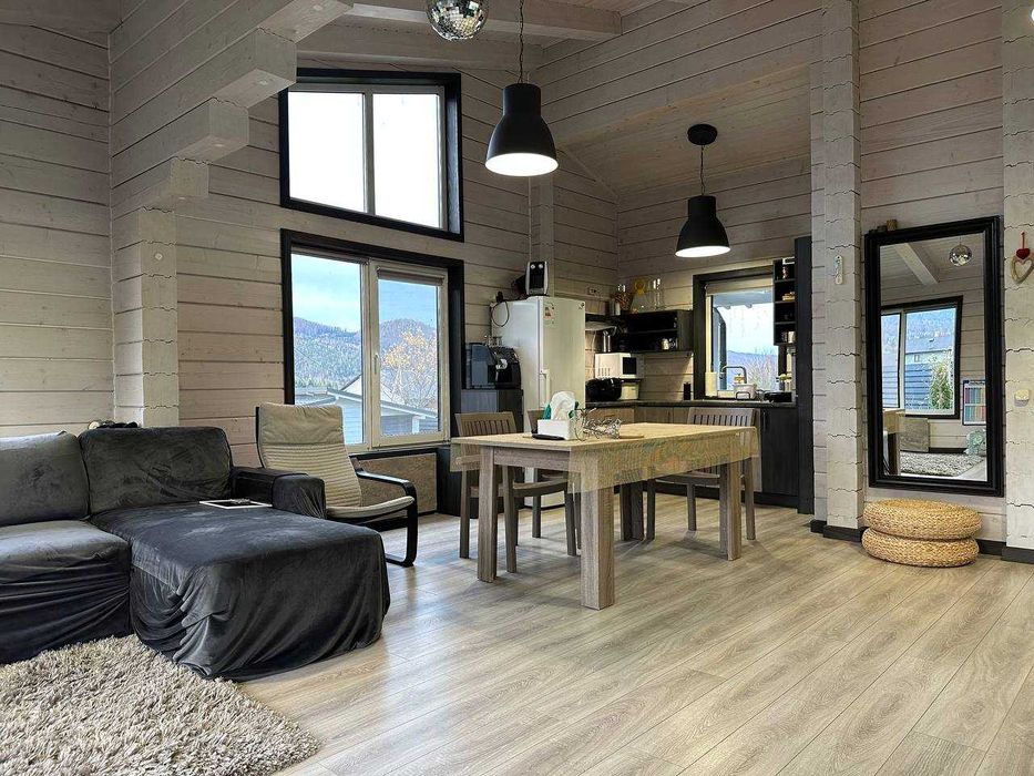 Приватний будинок в Гуті з неймовірними краєвидами