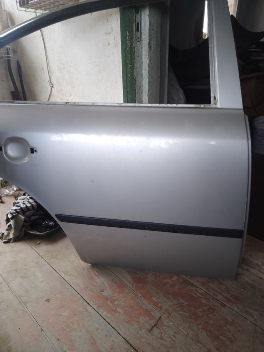 Двері Шкода Октавія тур ліфтбек