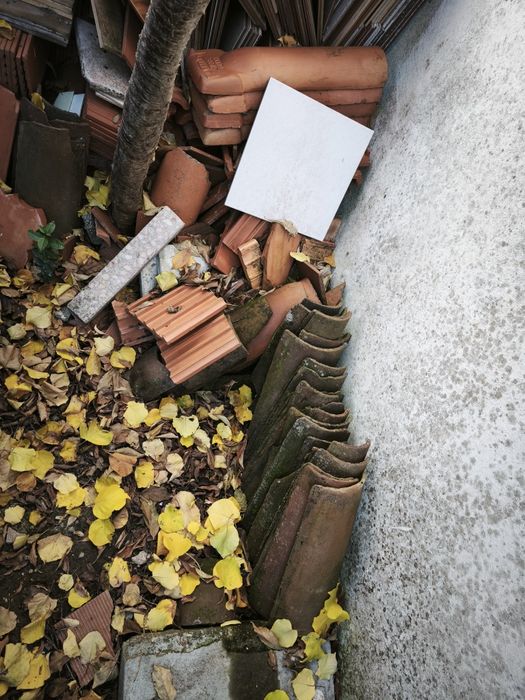 Materiais construção abobadilhas tijolos cerâmicos marmorite telhas