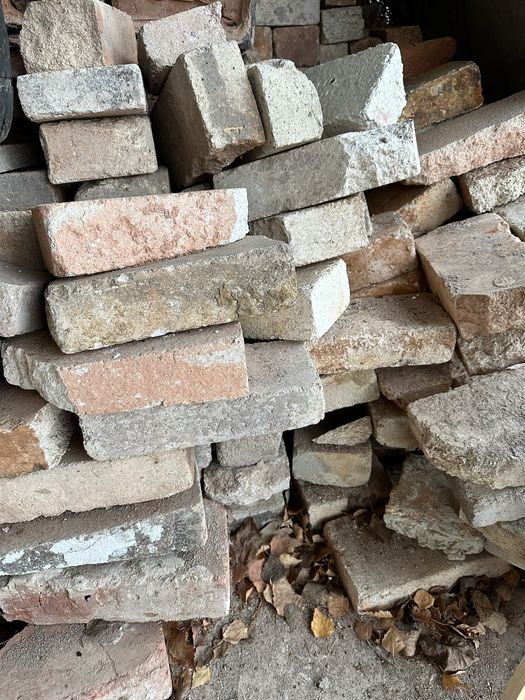 Шамотна цегла, тільки половинки залишилися