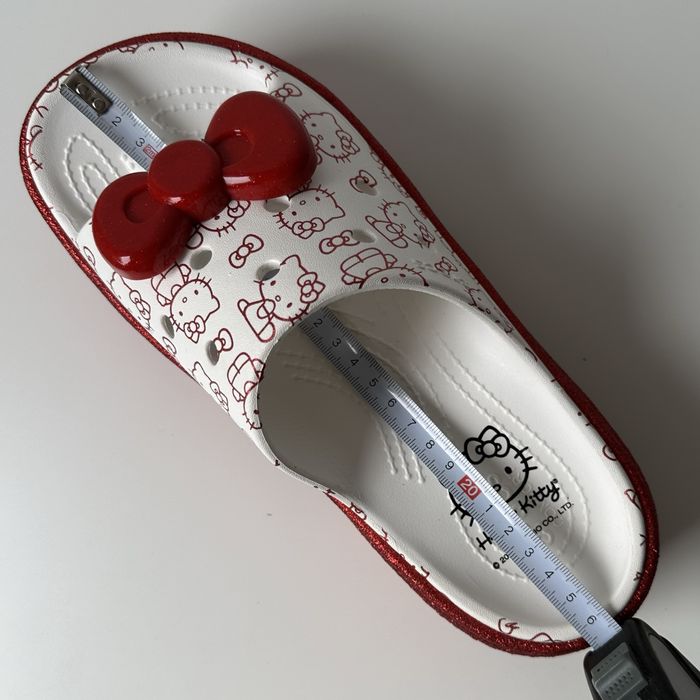 Klapki na platformie CROCS HELLO KITTY STOMP SLIDE 38-39 M6/W8