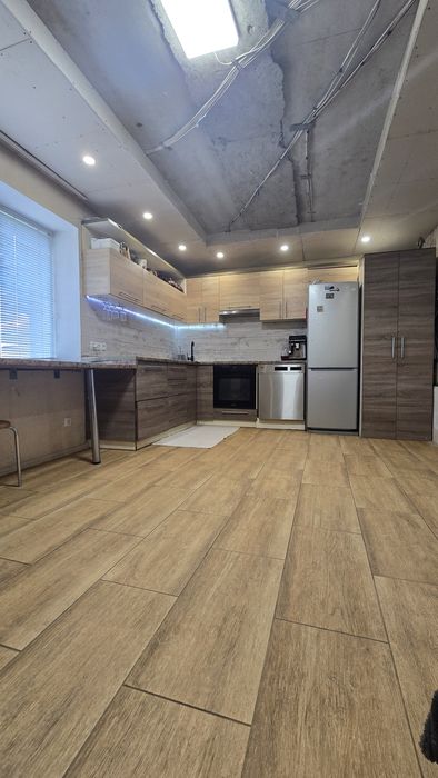 Продам дом с бассейном вул  Незламна