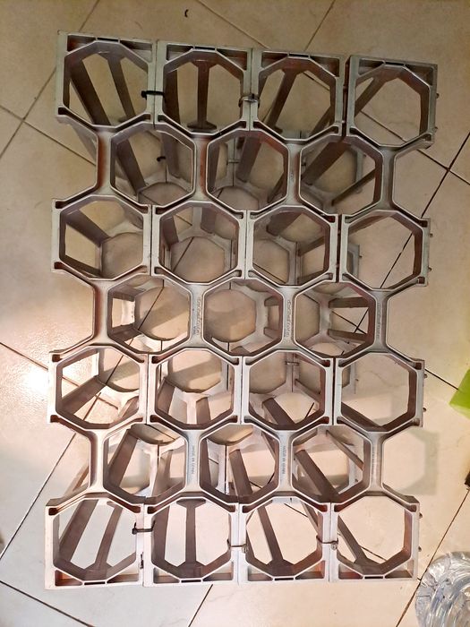4 Garrafeira  plásticas