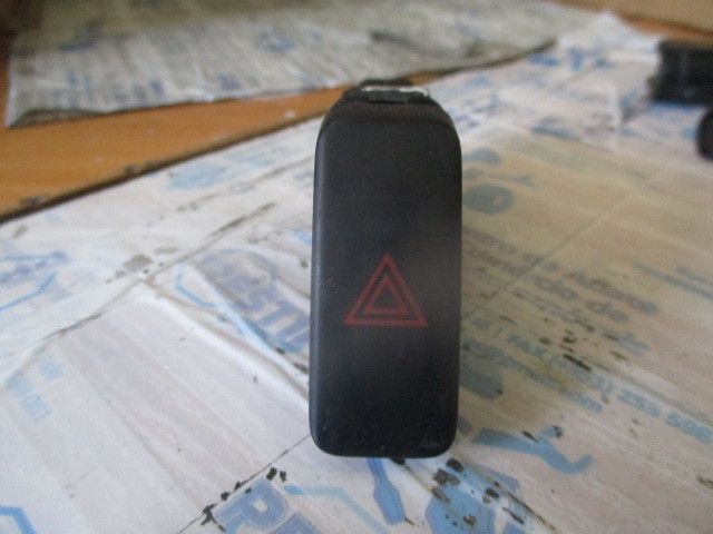 Botão / interruptor 4 piscas MAZDA 323 III (BF)
