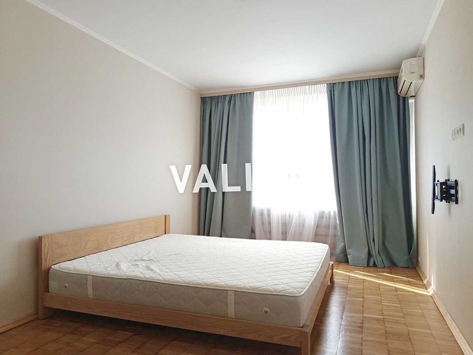 Продажа 1-комнатной квартиры 34м2 р-н Оболонь, пл.Оболонская 5, метро Оболонь.