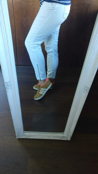 Calças brancas cropped Stradivarius