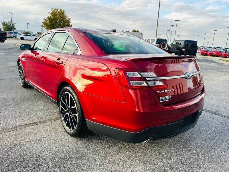 2018 Ford Taurus SEL