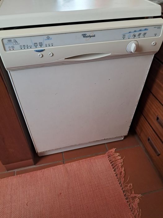 Vendo Máquina Lavar Louça Whirlpool ADP 952 [Reparação ou Peças]