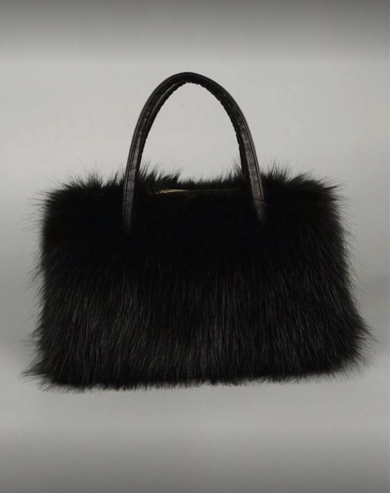 Пушистая сумка с мехом черная кожаная