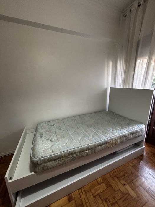 Cama de solteiro com gaveta