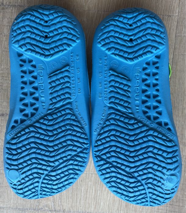 Chinelos de natação para bebé (tamanho 23/24)