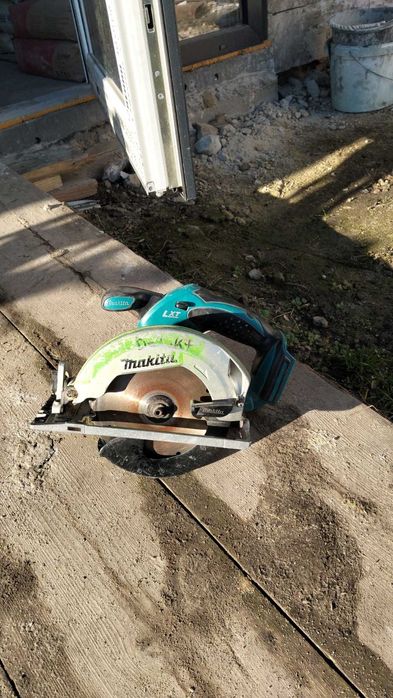 Акумуляторна дискова пила Makita