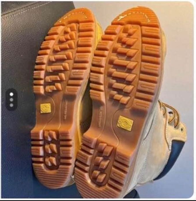 Dickies sola e biqueira de aço e anti escorrega
 Botas de trabalho