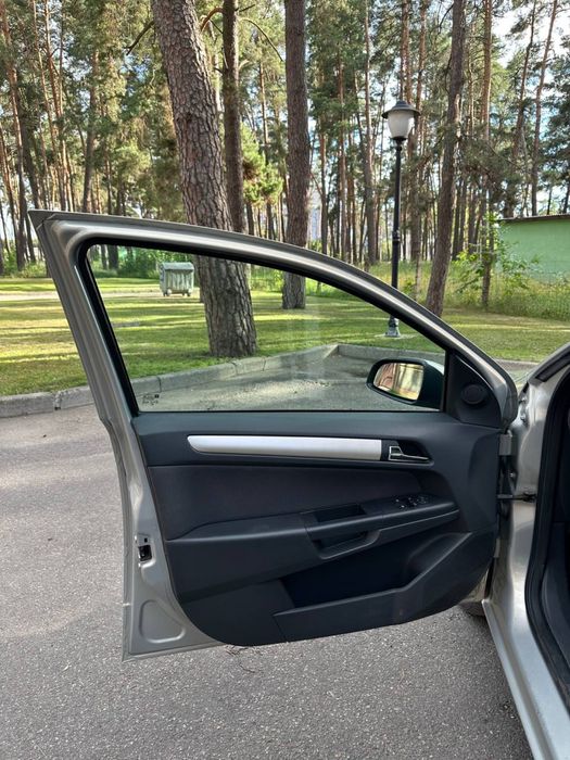 Продам свіжопригнаний Opel Astra H