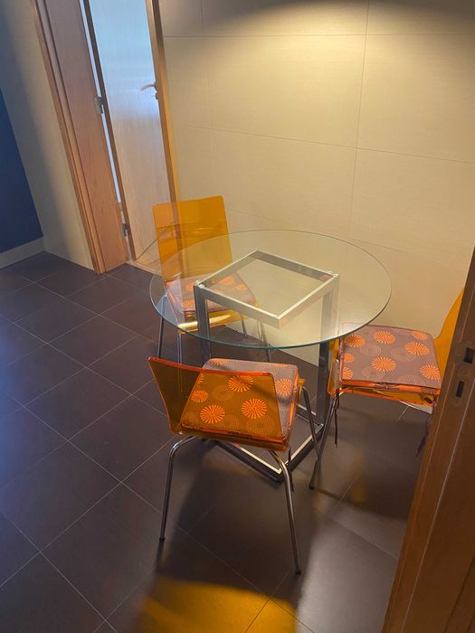 Conjunto Mesa de Vidro com 3 Cadeiras