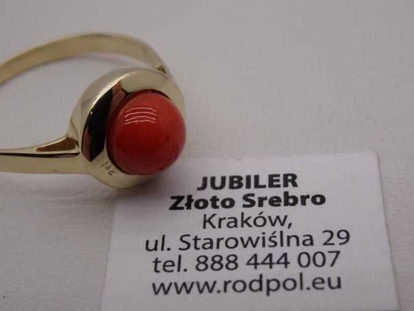 Złoty pierścionek naturalny koral półkula R.17
