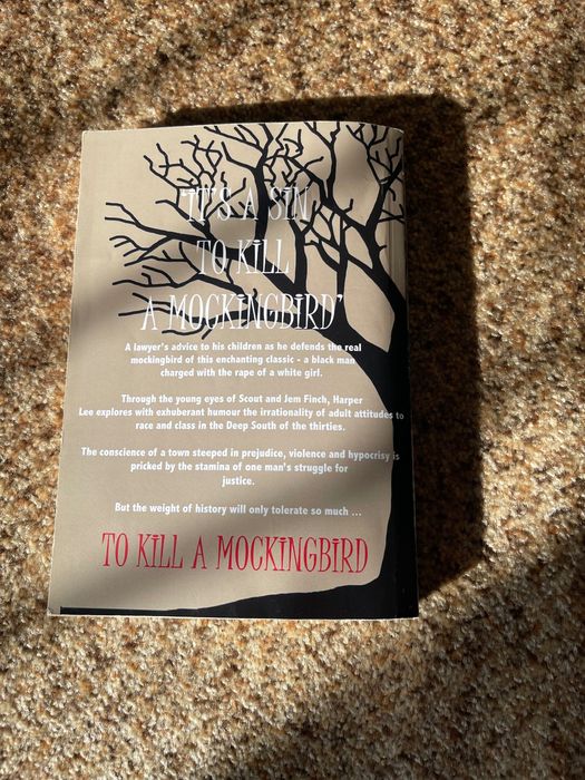 Книга To Kill a Mockingbird