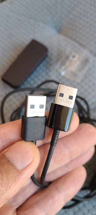 кабель зарядки смартфону