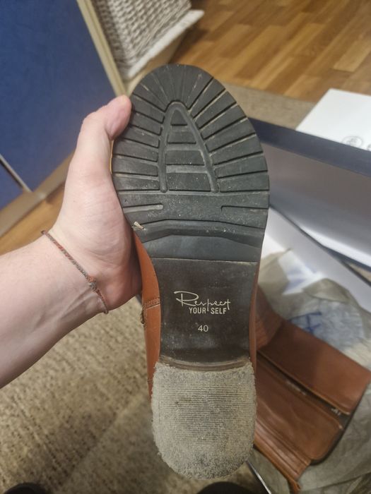 Продам жіноче взуття