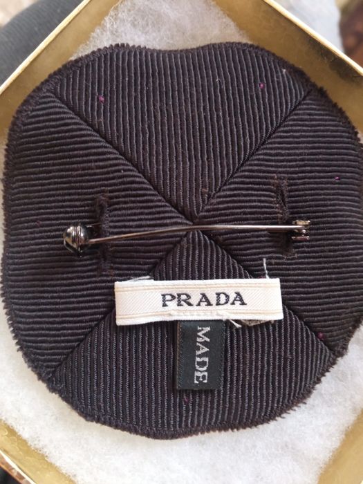 Брожка Prada продам