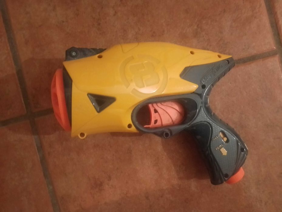 2 pistolas Nerf sem dardos