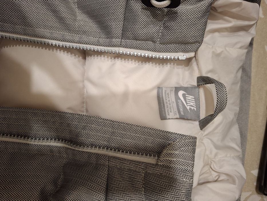 Пуховик nike sportswear, розмір s, стан нової речі