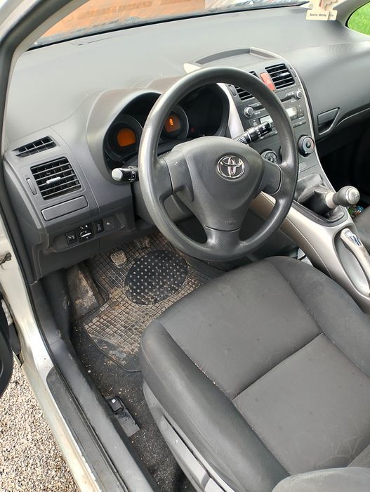 Toyota Auris uszkodzony