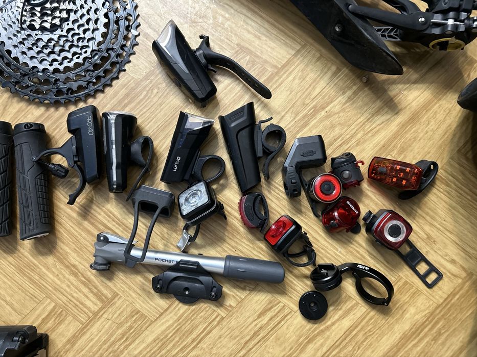 Коробка вело-запчастей , ящик вело-запчастин