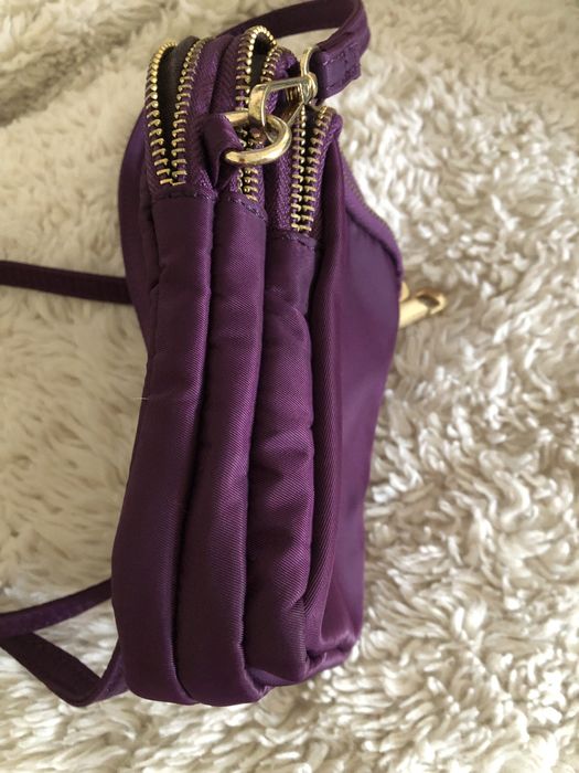 Mala pequena com varios fechos, alça ajustavel