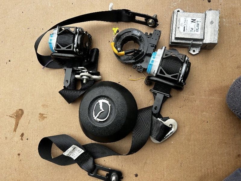 PODUSZKI PASY ZESTAW MAZDA3 3 bm 13-16R