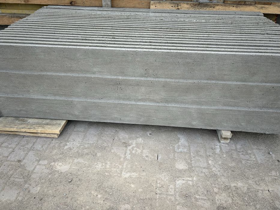 Ogrodzenia . Podmurówki betonowe, słupki leśne,płyty systemowe,