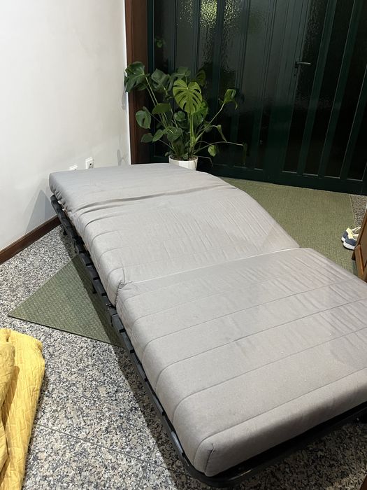 Sofá cama com protetor