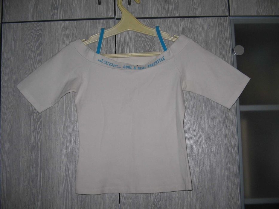 Футболка белая с бирюзовыми брителями Costa Blanca