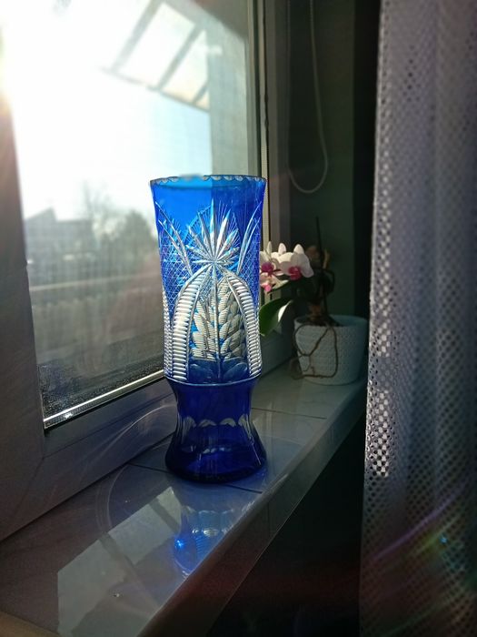 Duży wazony kryształowy w kolorze kobaltowym