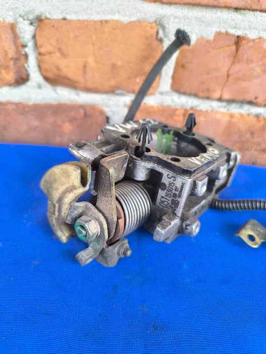 Дросельна заслінка VW Vento Golf III 1.8 бензин 051133015S