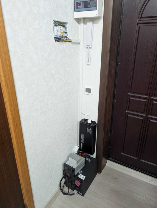 Інвертор Databoss на 2 чесних кВт + батарея Lifepoe4 на 150Ah на 12v