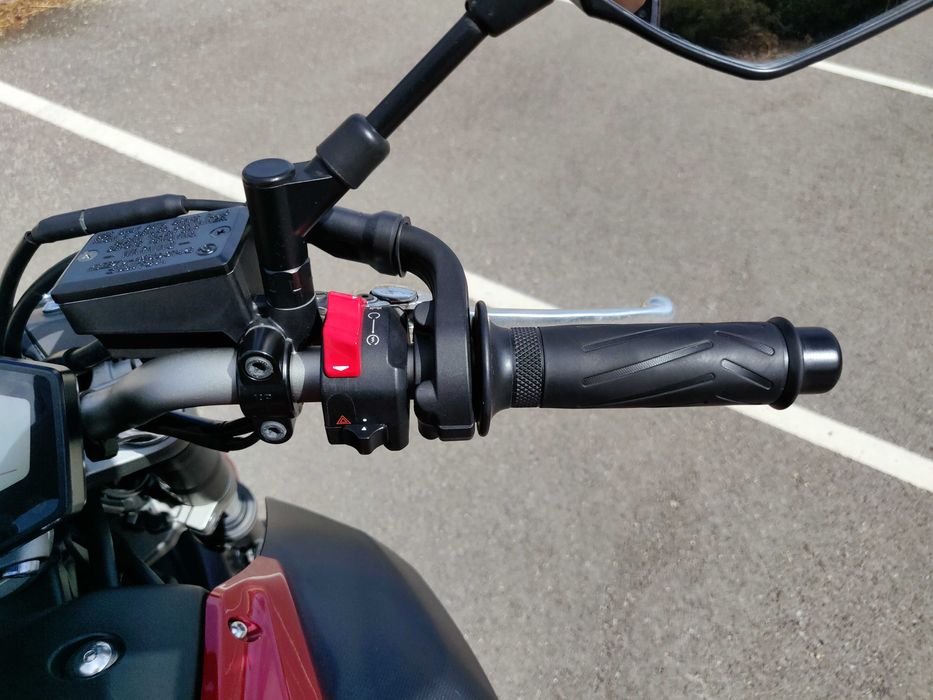 MT07 55kw/75cv ABS, vermelho/cherry red