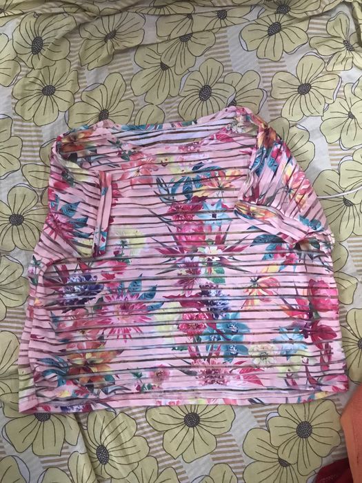 Roupas Feminina a venda.