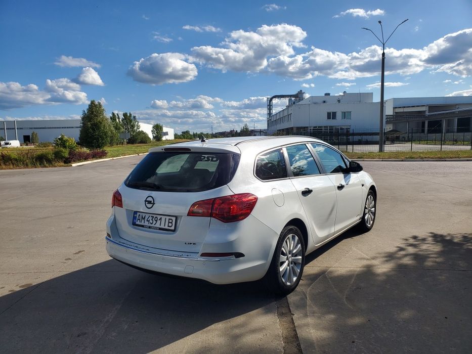 Продам Opel Astra J