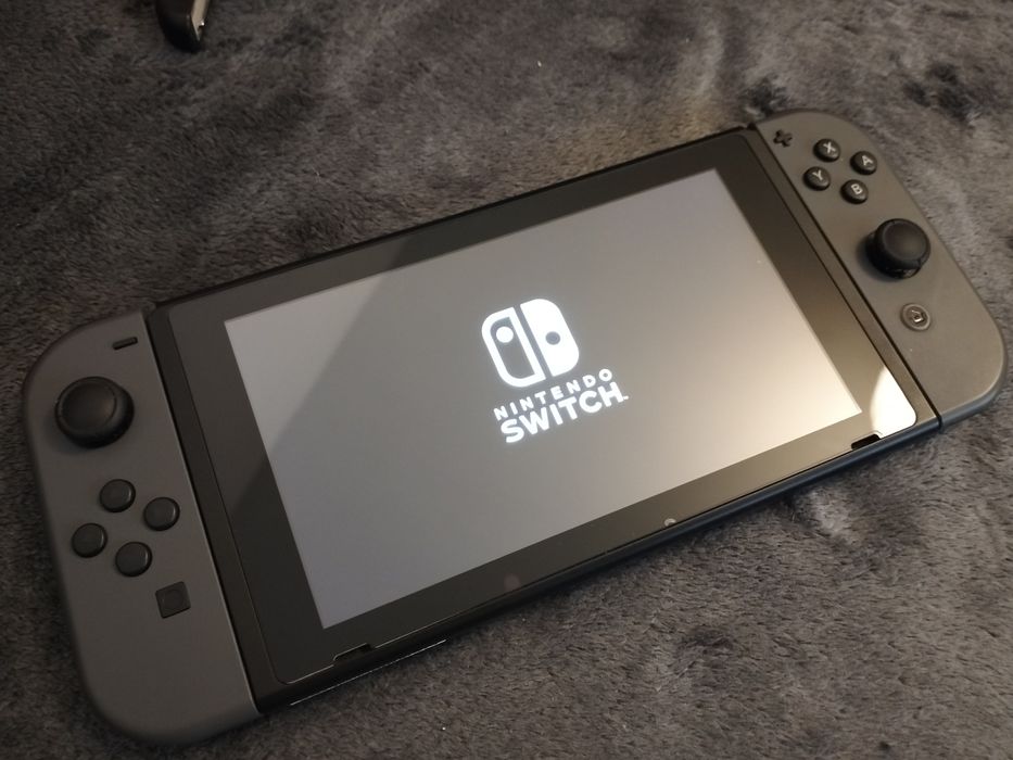 Nintendo Switch - Idealny Komplet + 4 Gry