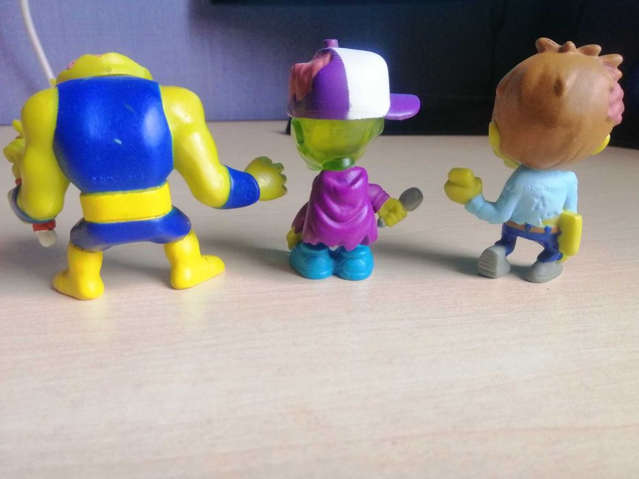 Игрушки Макдональдс,зомби,животные,насекомые,динозавры.