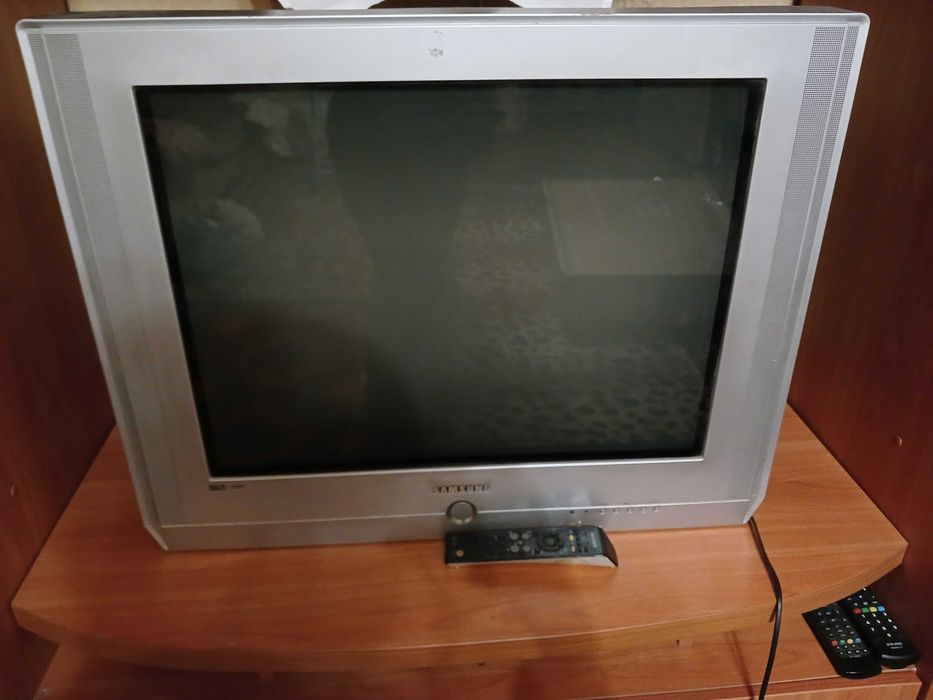 Віддам безкоштовно телевізор